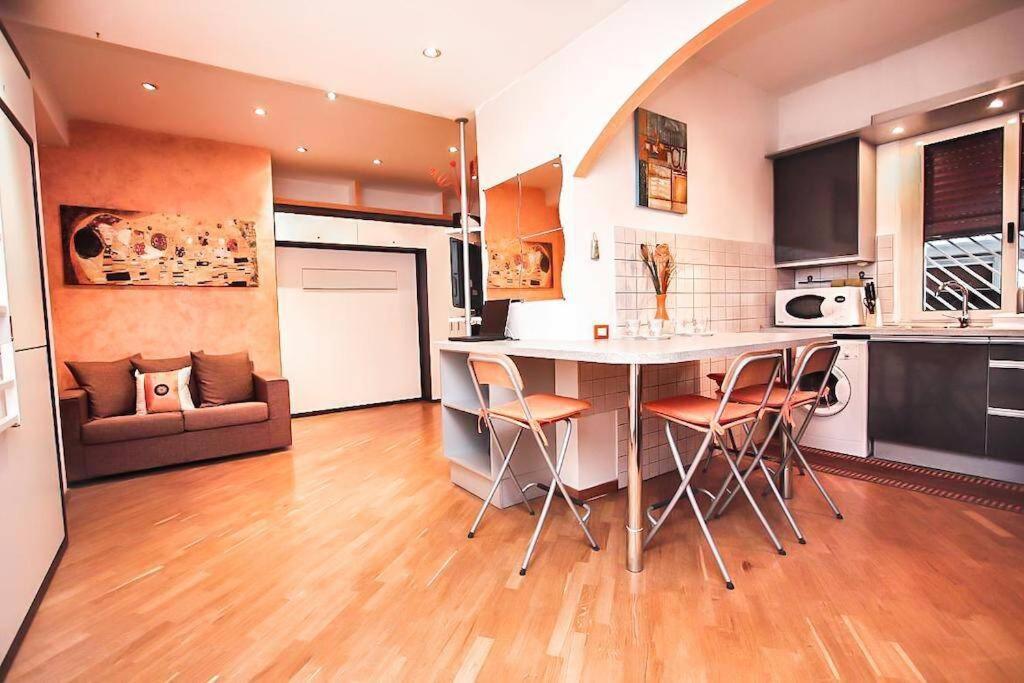 Petite Home In Rome Exterior photo